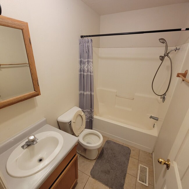 Building Photo - Charming Duplex in Cedar City