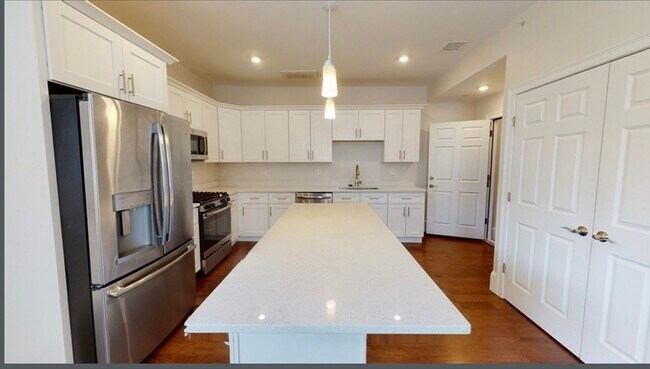 Building Photo - 37 Walnut Pl