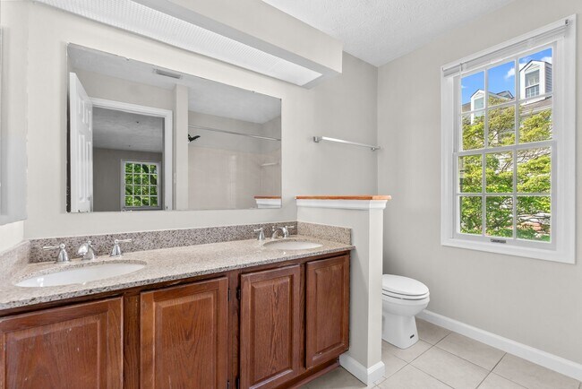Building Photo - Amazing 2 Bedroom Rental