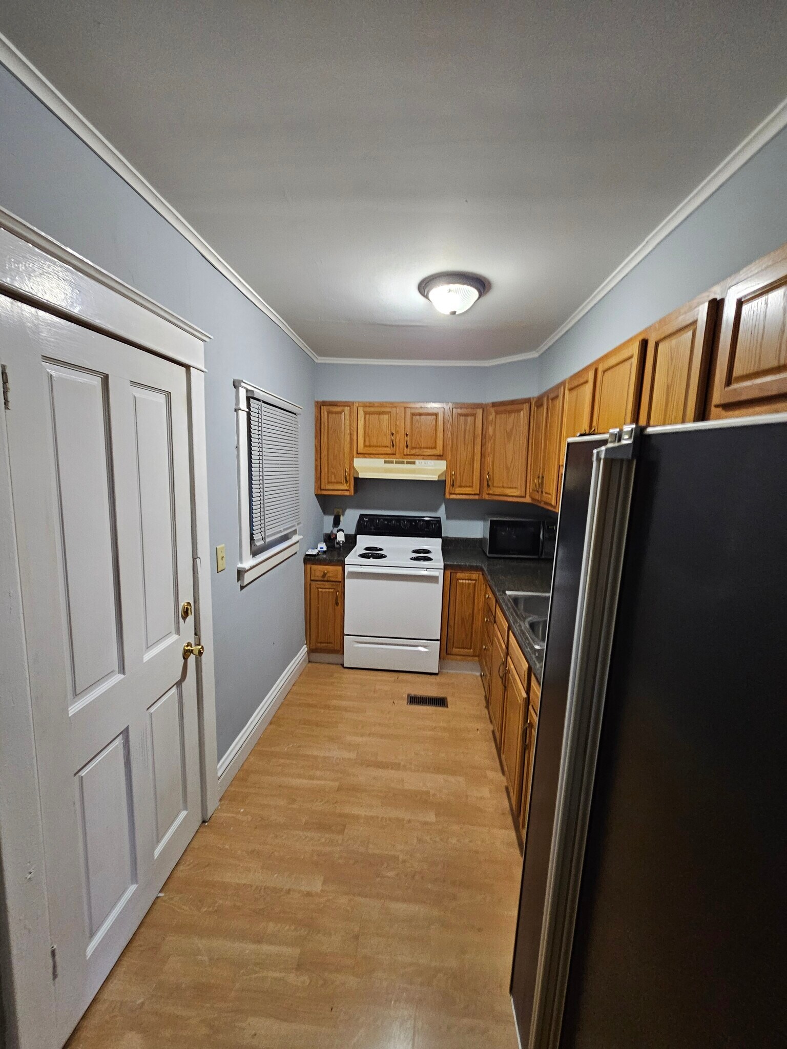 Building Photo - 430 W Clinton St