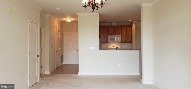 Building Photo - 5800 Clipper Ln