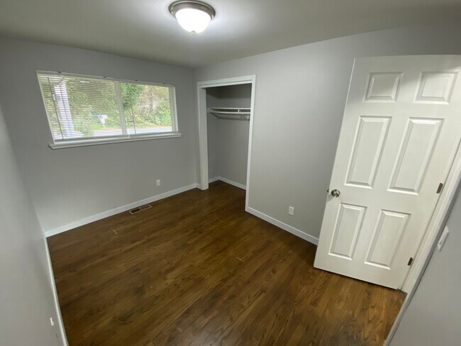 Building Photo - 309 Choker St SE