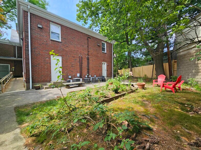 Building Photo - 332 Jamaicaway