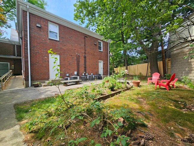 Building Photo - 332 Jamaicaway