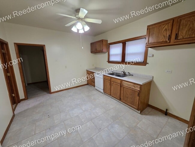 Building Photo - Spacious 3 bedroom 1 bathroom house in Hammond