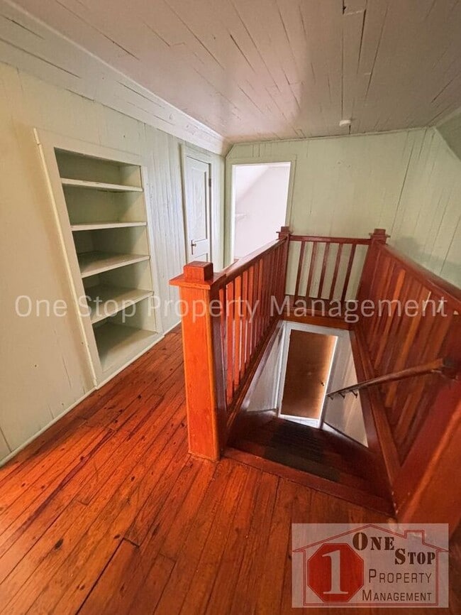 Building Photo - 2 Bedroom, 1.5 Bathroom Home in Independen...