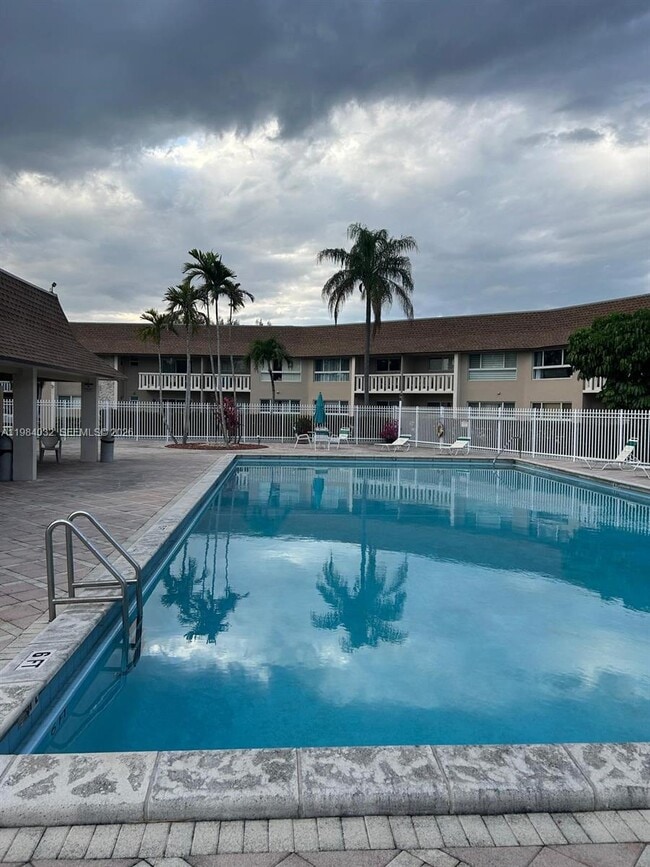 Building Photo - 7450 Miami Lakes Dr