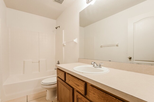 Building Photo - 2728 Regency Oak Ln