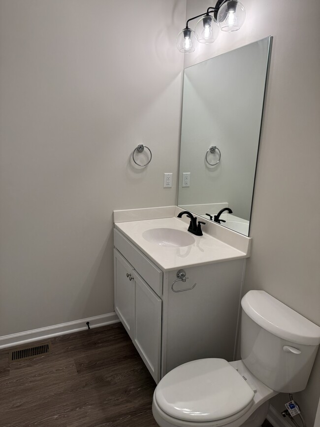 Building Photo - 205 Cherry Way