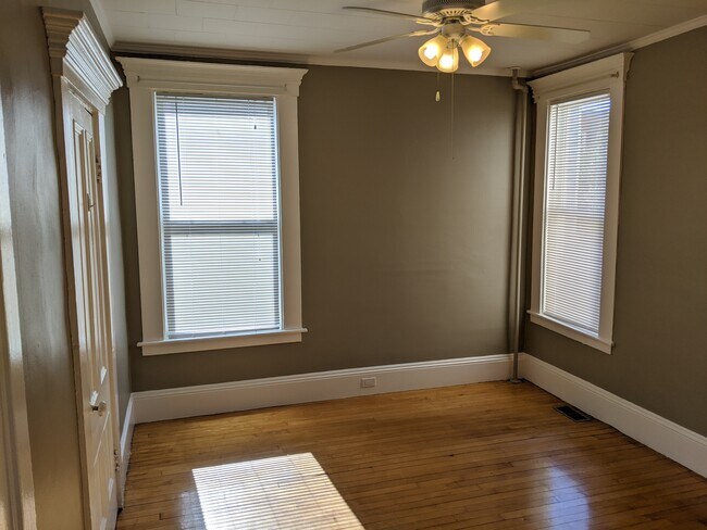 Building Photo - 33 Myrtle St