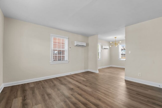 Building Photo - Spacious 1 Bedroom Duplex in Trinity Park, blocks from Duke! - Renovated & Pet Friendly