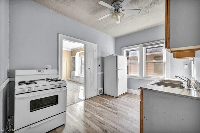 Building Photo - 3438 E 140th St