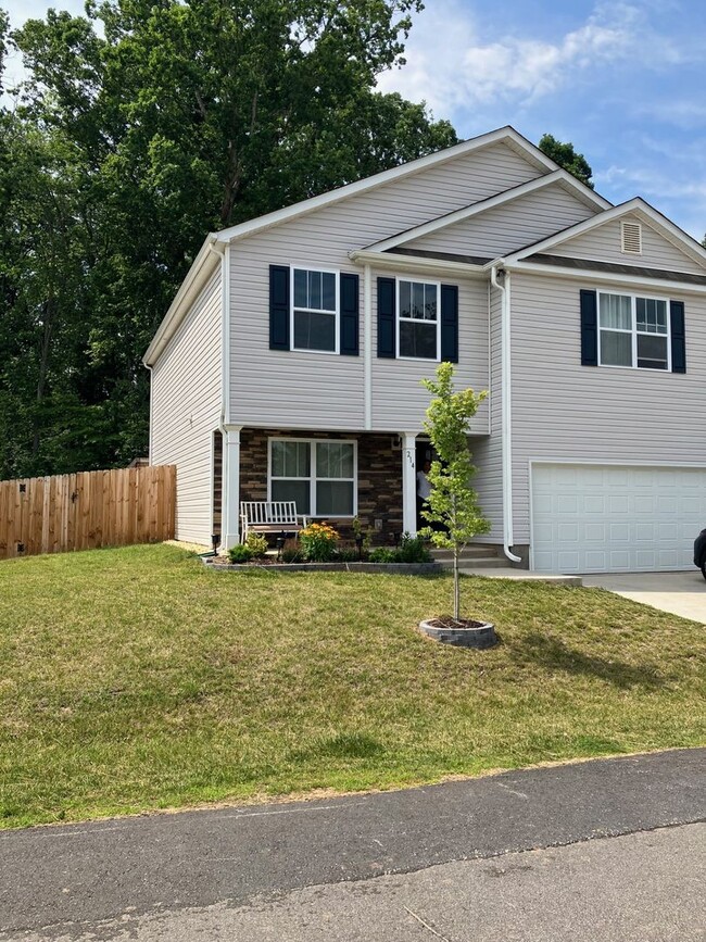 Building Photo - Beautiful, newer home in a peaceful Candle...