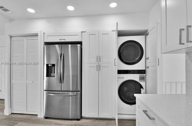 Building Photo - 6391 SW 39th St