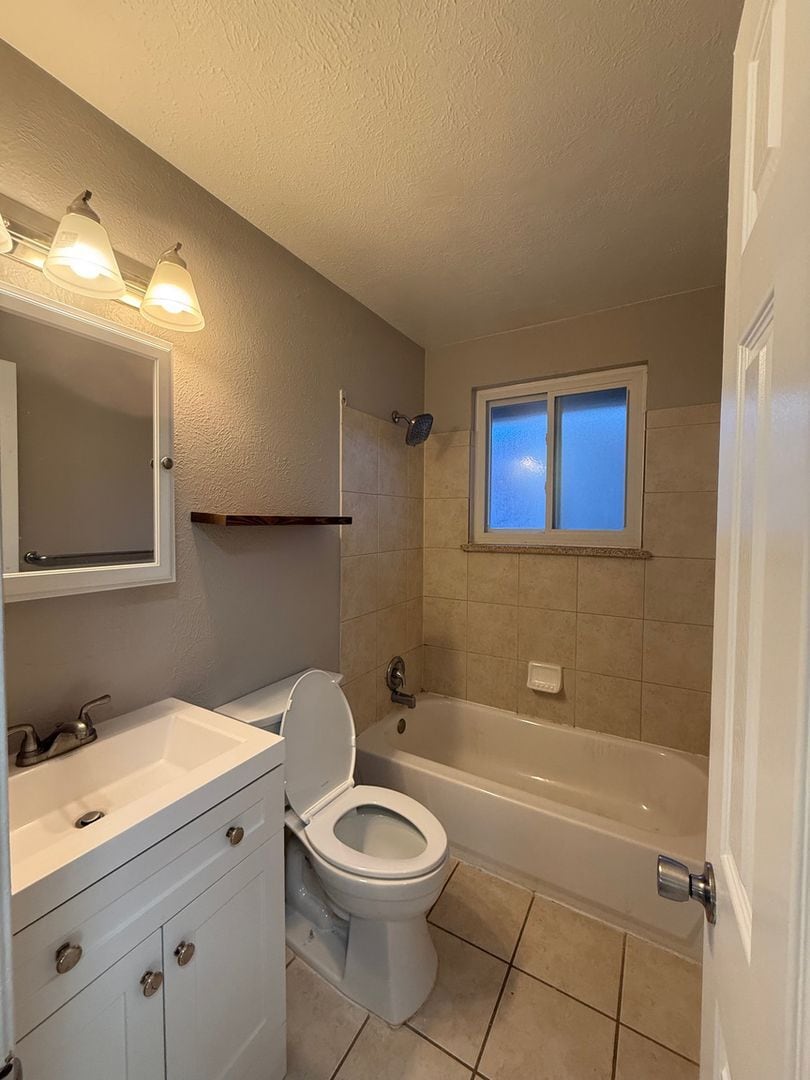 Building Photo - 1184 Clinton St