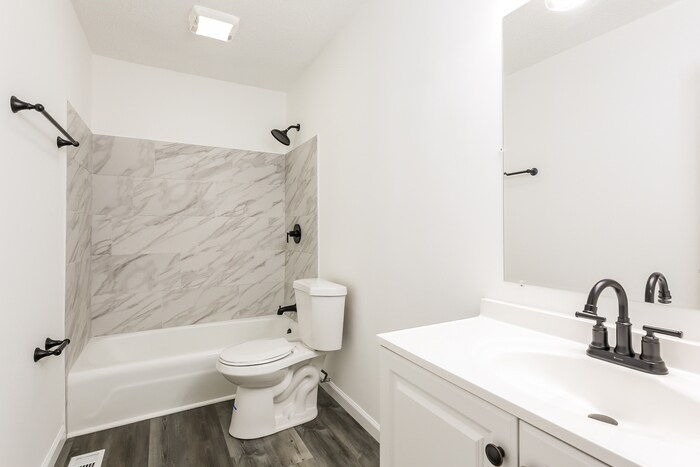 Building Photo - 126 Saturn Ln