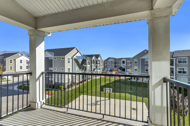 Building Photo - 73 W Silver Springs Dr