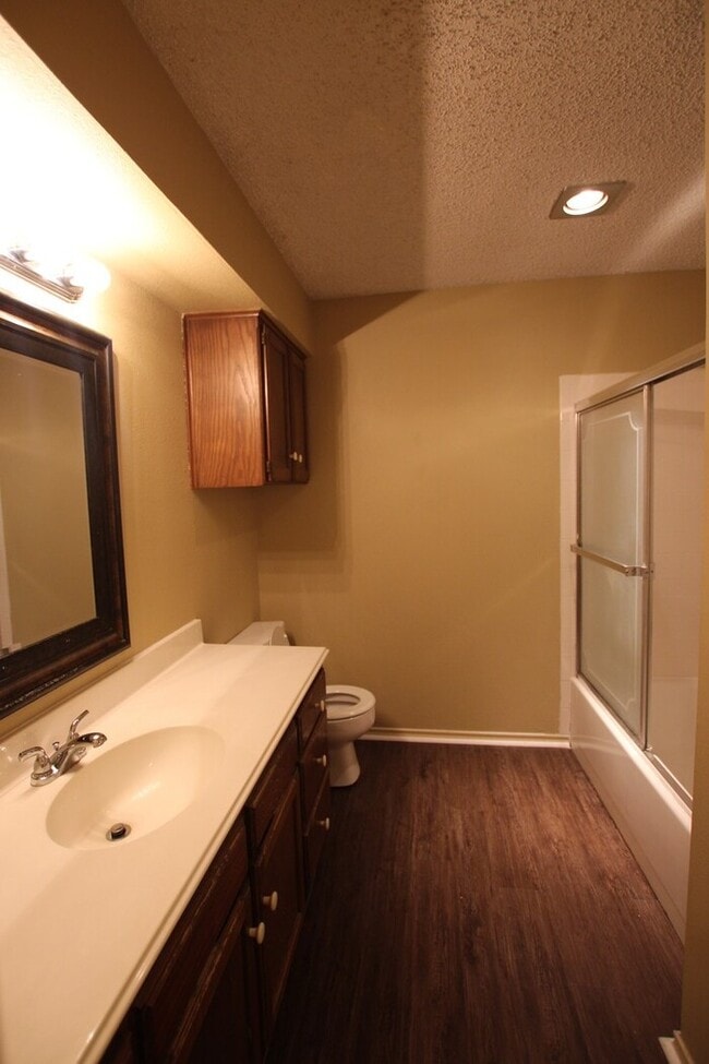 Building Photo - Spacious 2-Bedroom, 2-Bathroom Duplex with...