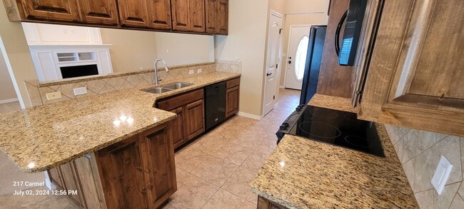 Building Photo - IMPRESSIVE LARGE HOME IN NORTHEAST CLOVIS