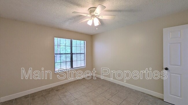 Building Photo - 8264 Continental Dr