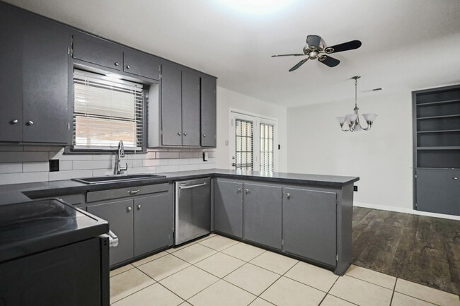 Building Photo - 2826 58th St