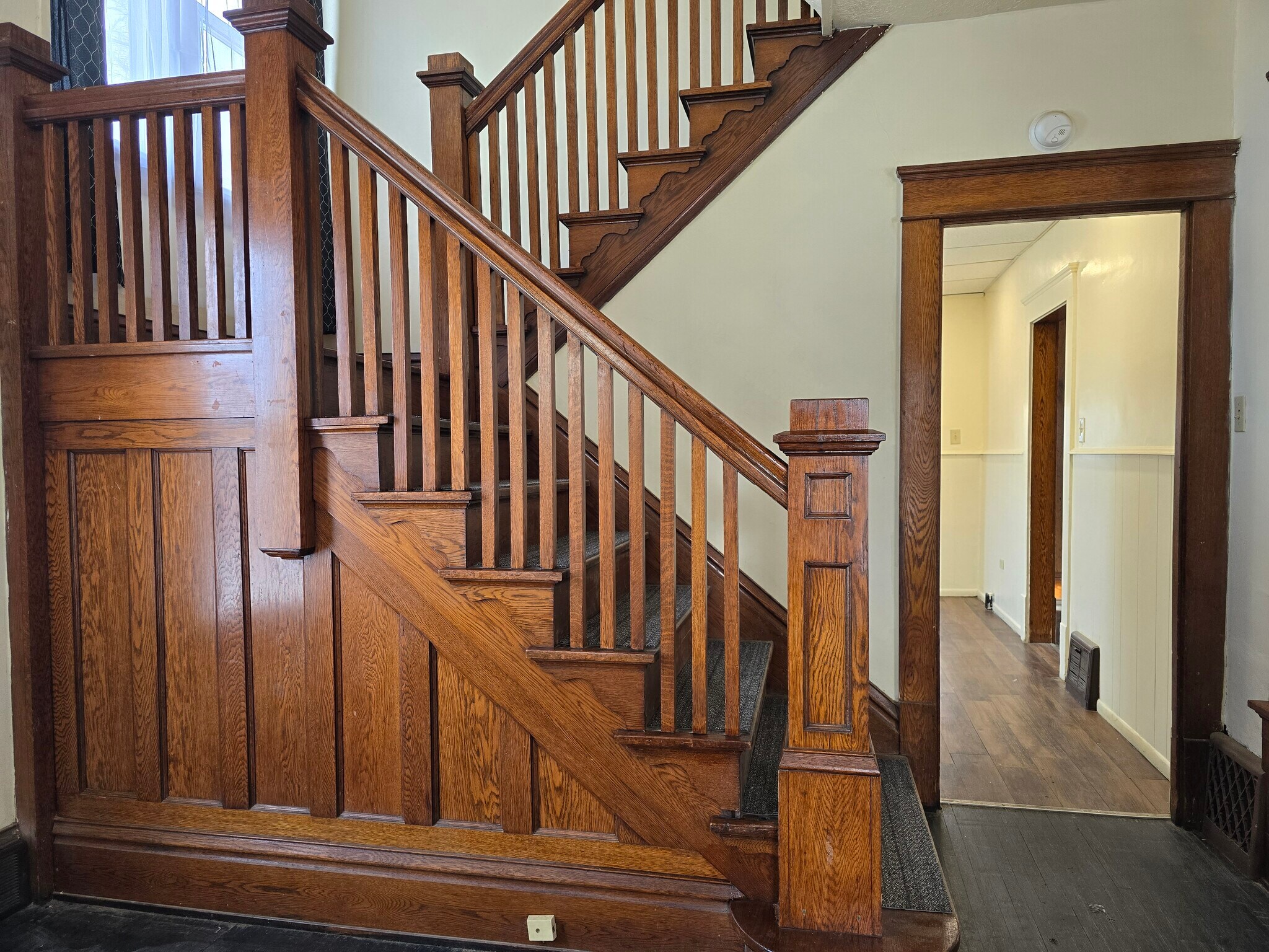 Building Photo - 1134 S Linden Ave