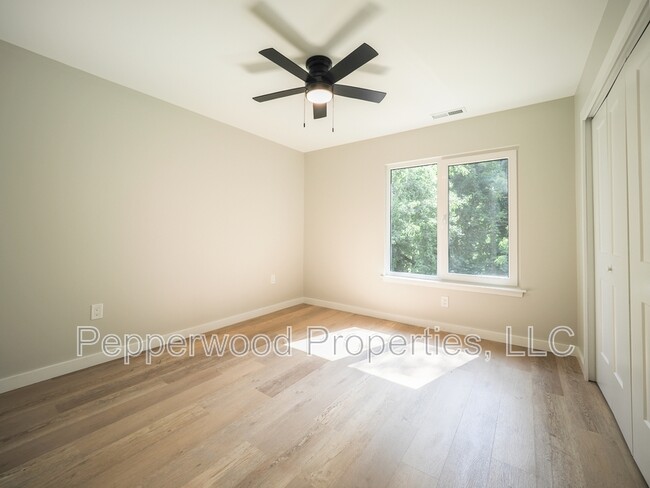 Building Photo - 933 Ansel St