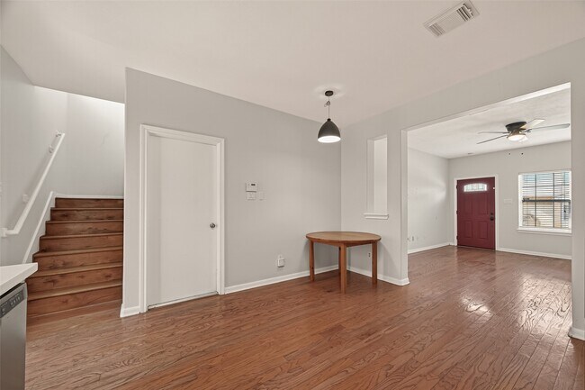 Building Photo - 218 Plaza Del Sol Park