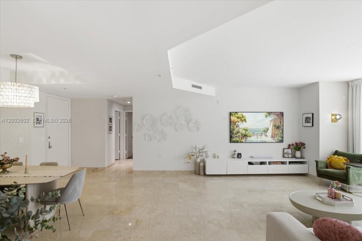 Building Photo - 801 Brickell Key Blvd