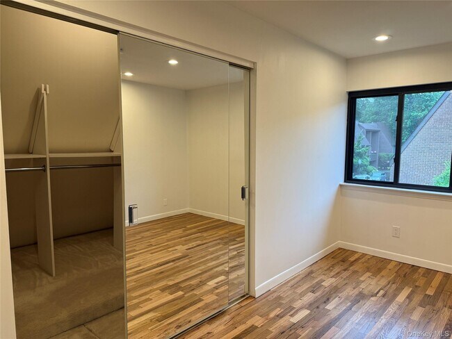 Building Photo - 15 Old Field