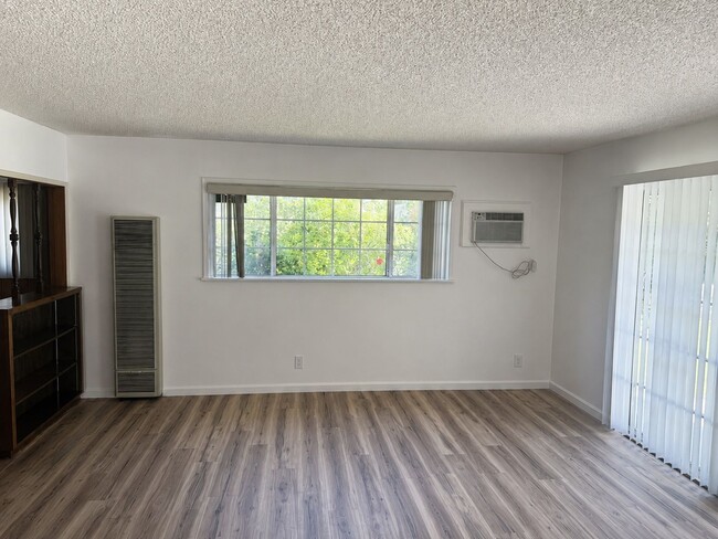 Building Photo - 15413 Talbot Dr