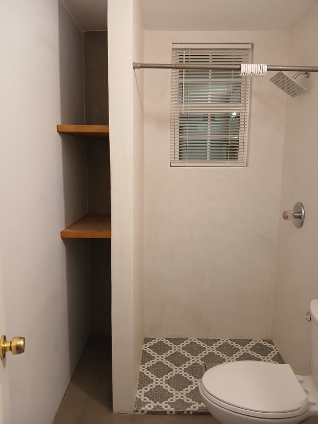 Building Photo - 2604 Rogers Ave