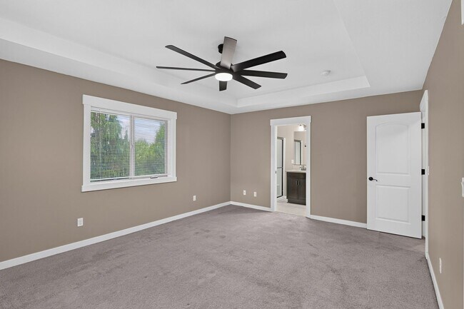 Building Photo - 687 SE Anderson Ln