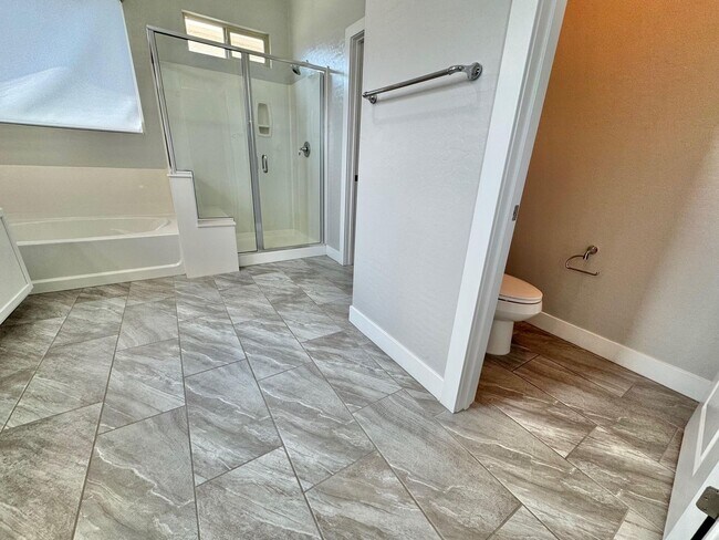 Building Photo - STUNNING 2 STORY HOME 3 BEDROOM/2.5 BATHROOM