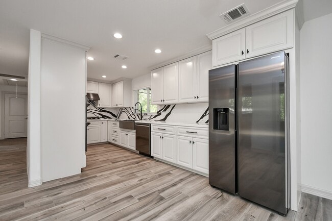 Building Photo - 1805 East Ave