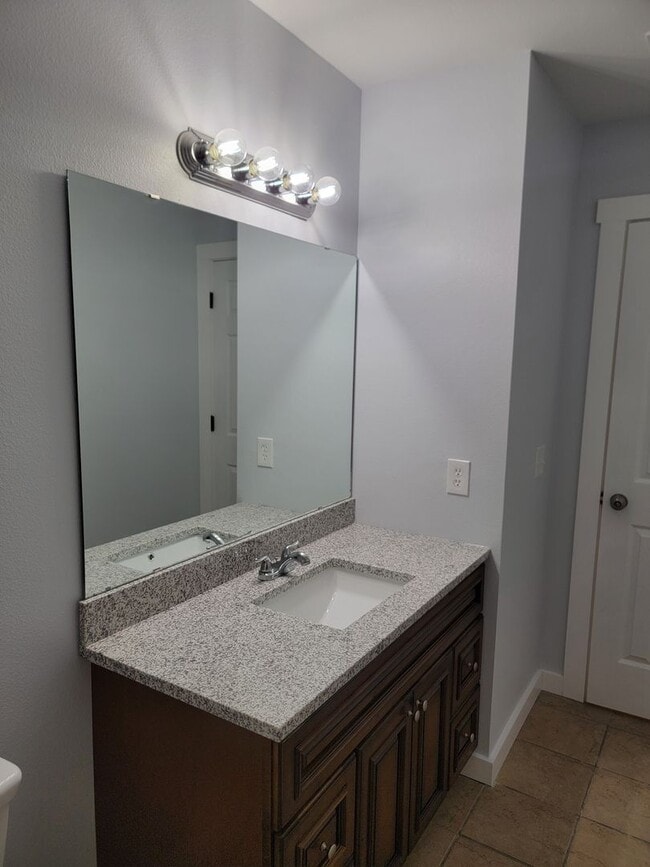 Building Photo - Three bedroom duplex!