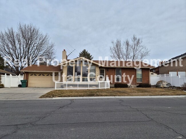 Building Photo - Beautiful Orem Home New Paint and Flooring