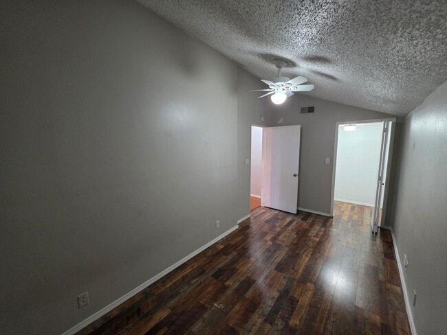 Building Photo - Hidden Creek Townhouse