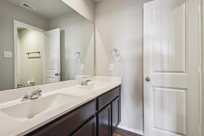 Building Photo - 8414 Aster Gln Wy