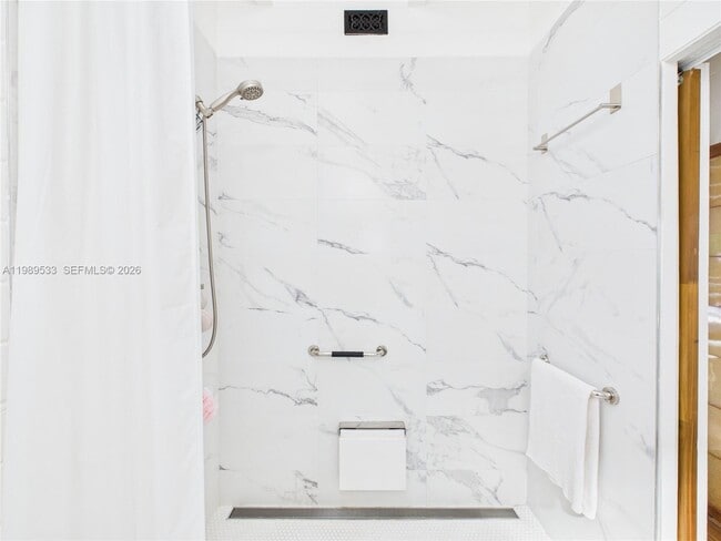 Building Photo - 1632 SW 28th Ave