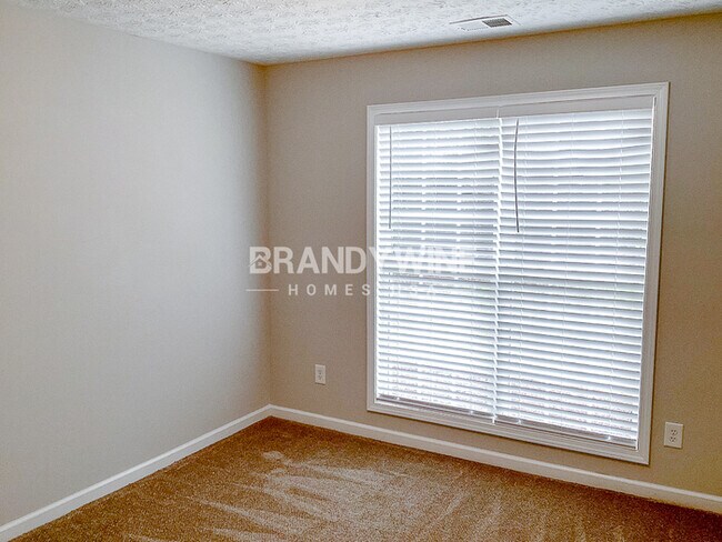 Building Photo - One month FREE RENT!!!