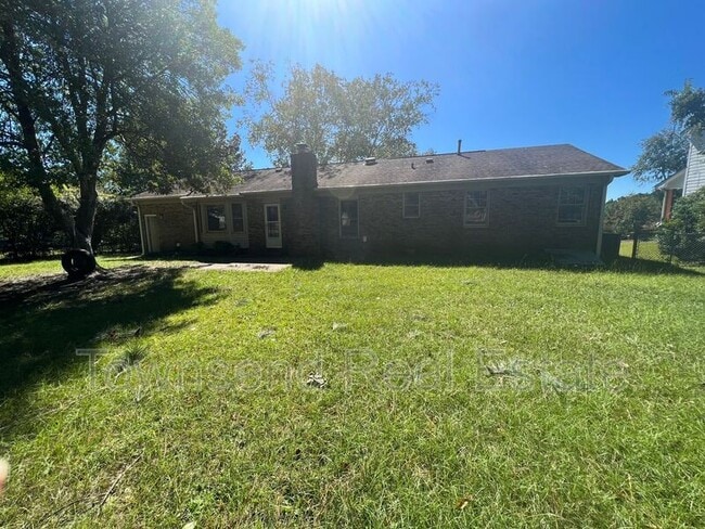 Building Photo - 6204 Lakehaven Dr