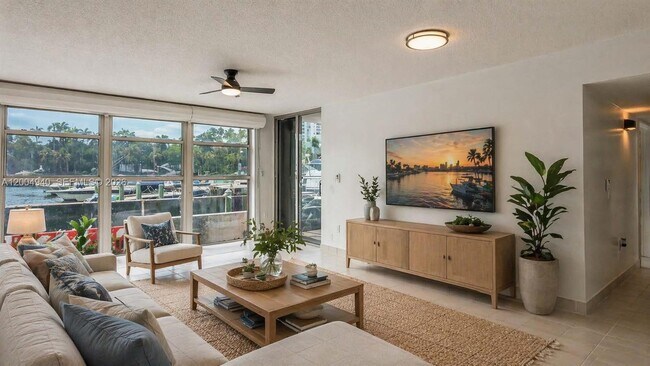 Building Photo - 1700 NW N River Dr