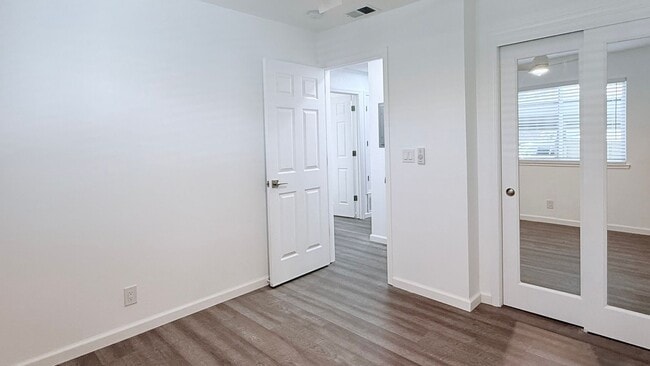 Building Photo - NEWLY RENOVATED---- 2BD/1BA, End Unit TH in Twin Creeks Garden, San Ramon- Available Now!