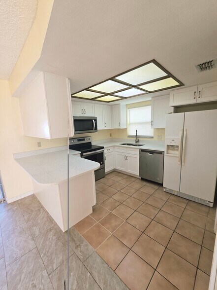Building Photo - 8377 Denise Dr E