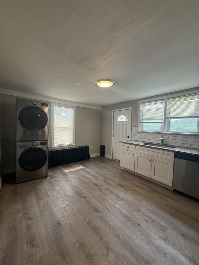 Building Photo - 272 Maple Ave