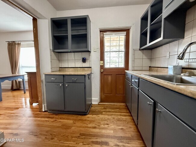 Building Photo - 611 New York Ave