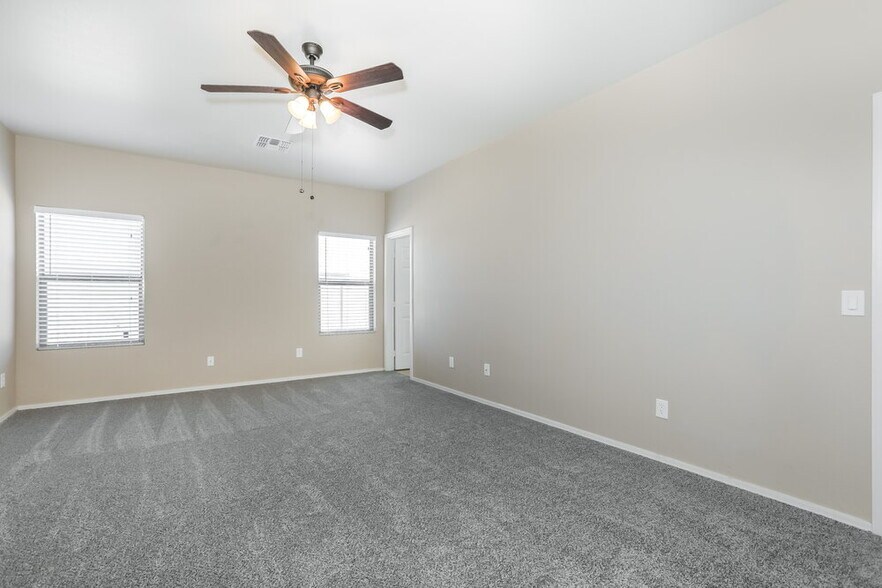 Building Photo - 2924 W Allens Peak Dr