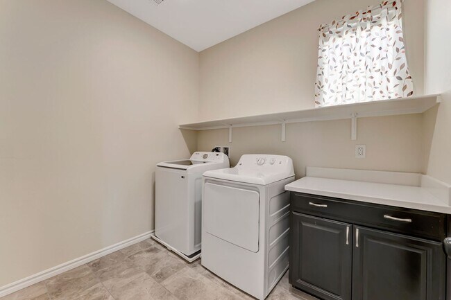 Building Photo - 4136 Midnight Crest Ave