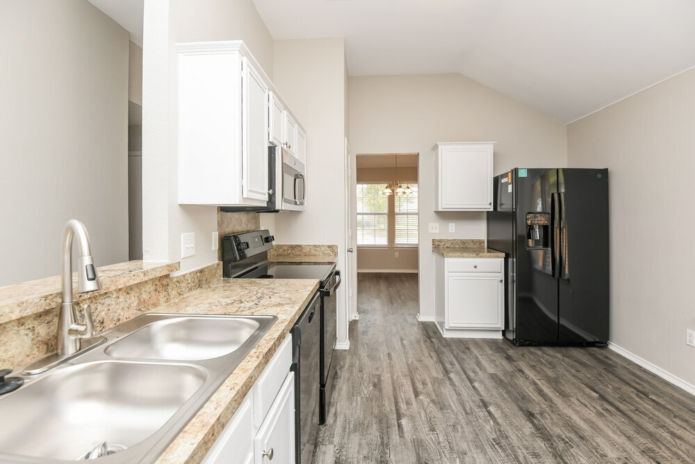 Building Photo - 6836 Bluff View Dr